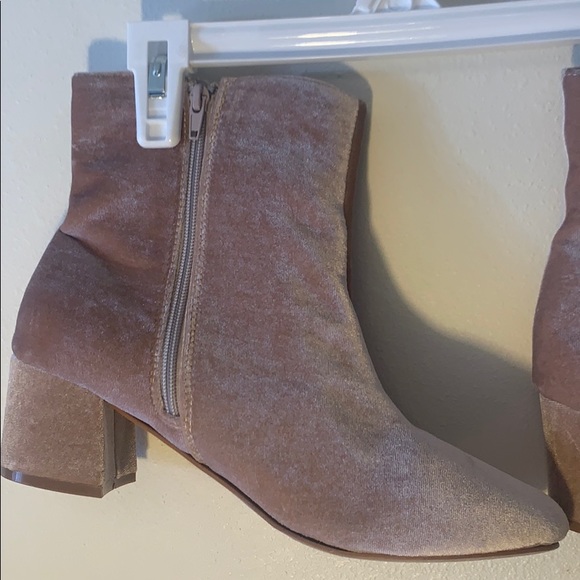 Blush velvet booties - Picture 3 of 3